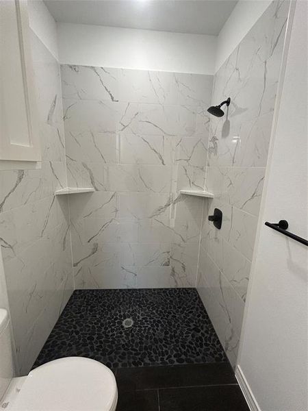 Bathroom featuring a tile shower