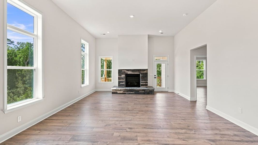 Spacious, unfurnished interior of a new home in Shadowood, Seneca (Image 21).