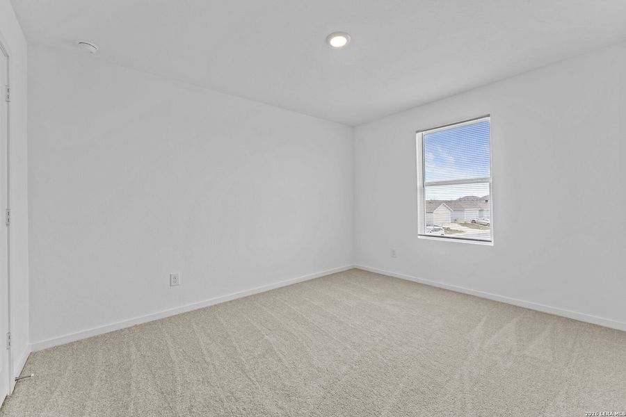 Spacious, unfurnished interior of a new home in Spring Grove, St. Hedwig (Image 24).
