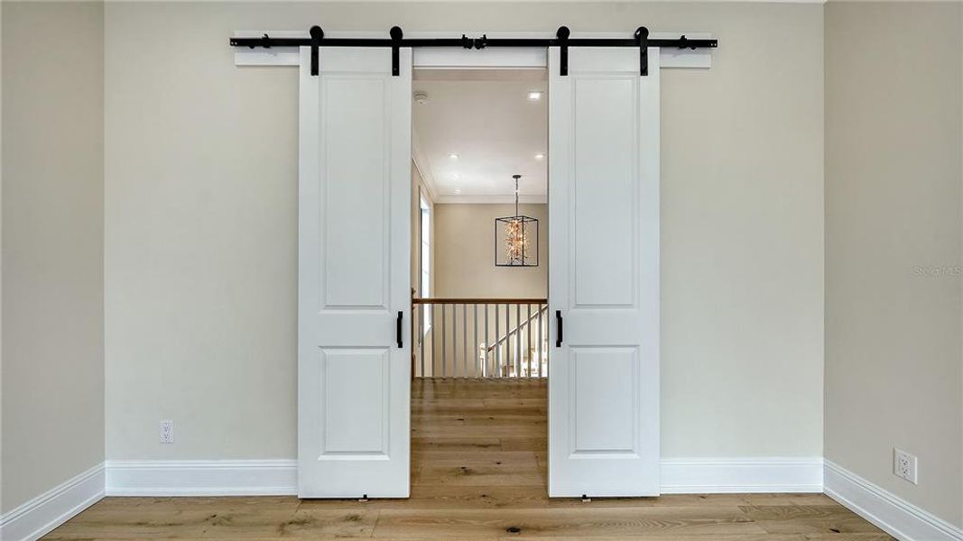 Spacious, unfurnished interior of a new home in , Sarasota (Image 21).