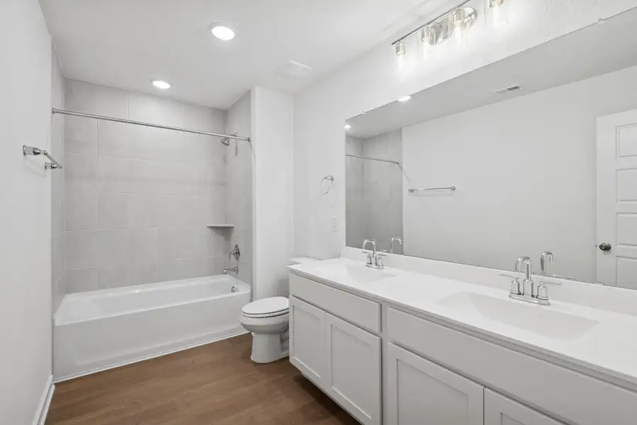 Furnished interior view inside a new home in Miller's Pond, Rosenberg (Image 7). Furnished interior view inside a new home in Miller's Pond, Rosenberg (Image 7).