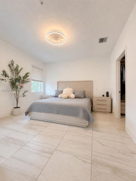 Master bedroom (2)