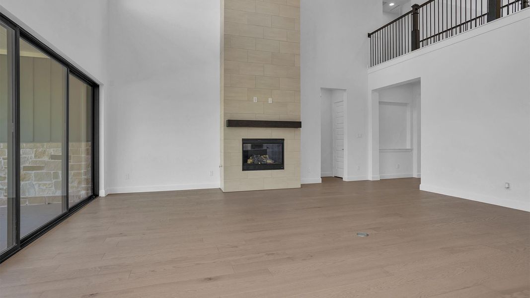 Spacious, unfurnished interior of a new home in Fulshear Lakes 80', Fulshear (Image 7).