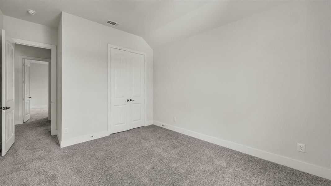 Spacious, unfurnished interior of a new home in Freeman Ranch, Weatherford (Image 28).