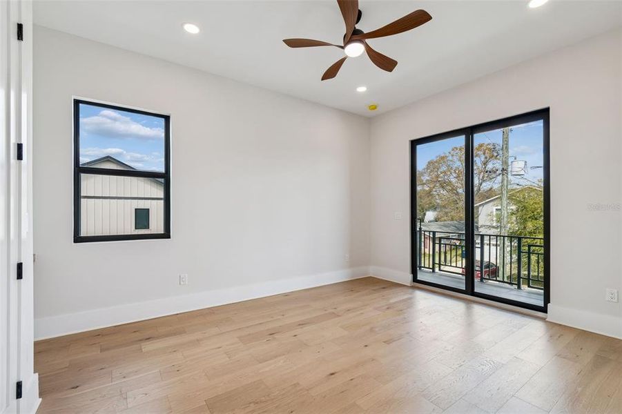 Spacious, unfurnished interior of a new home in , Tampa (Image 38).