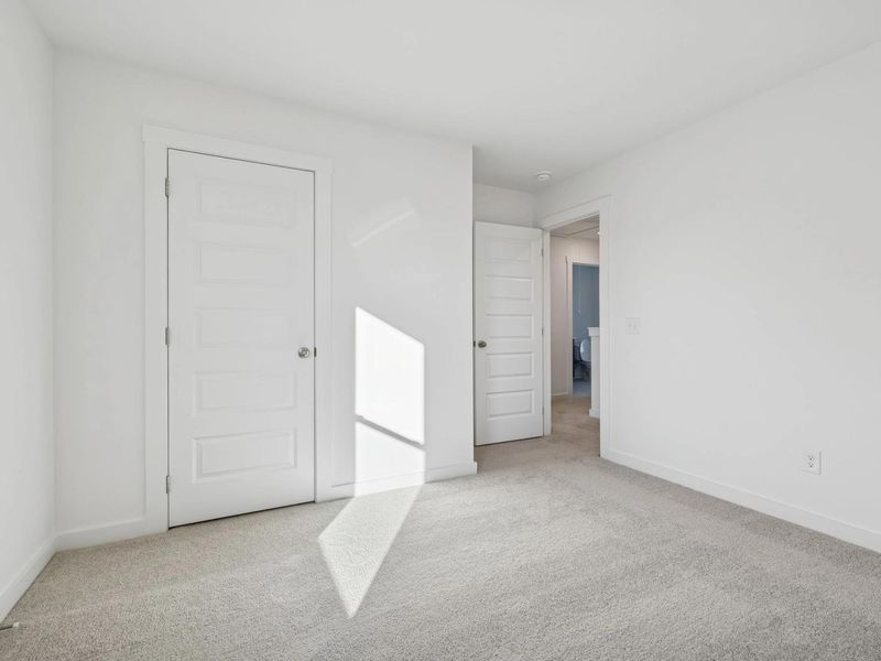 Spacious, unfurnished interior of a new home in Sage Farms, White House (Image 32).