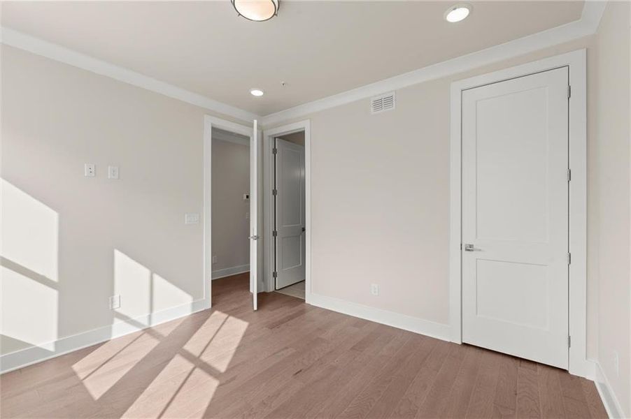Spacious, unfurnished interior of a new home in , Alpharetta (Image 43).