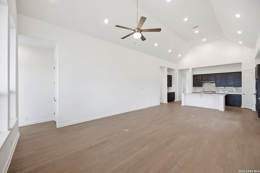 Spacious, unfurnished interior of a new home in Mayfair, New Braunfels (Image 15).
