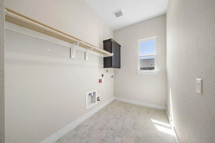 Spacious, unfurnished interior of a new home in Chambers Creek, Willis (Image 20).