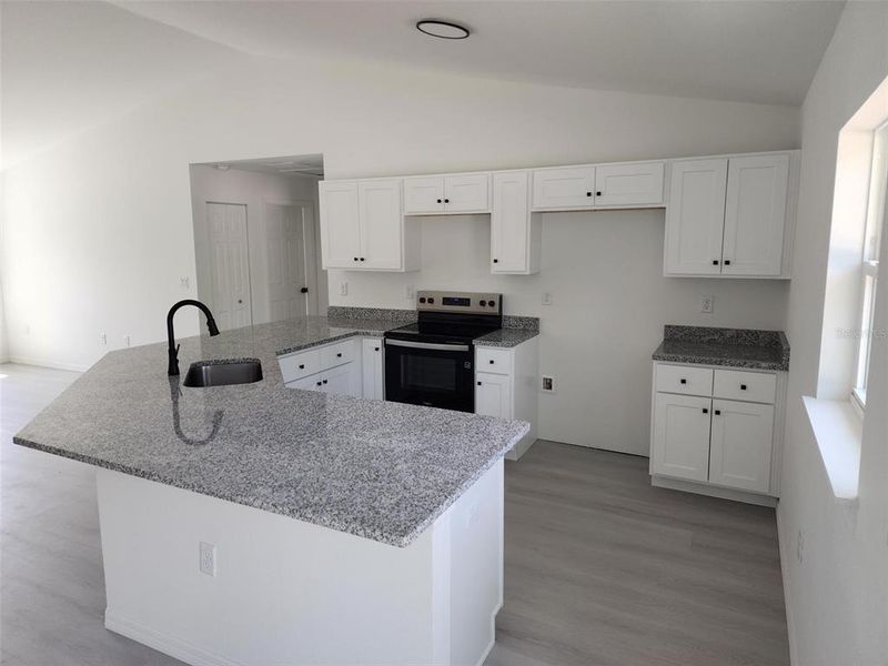 Furnished interior view inside a new home in , Dunnellon (Image 1).