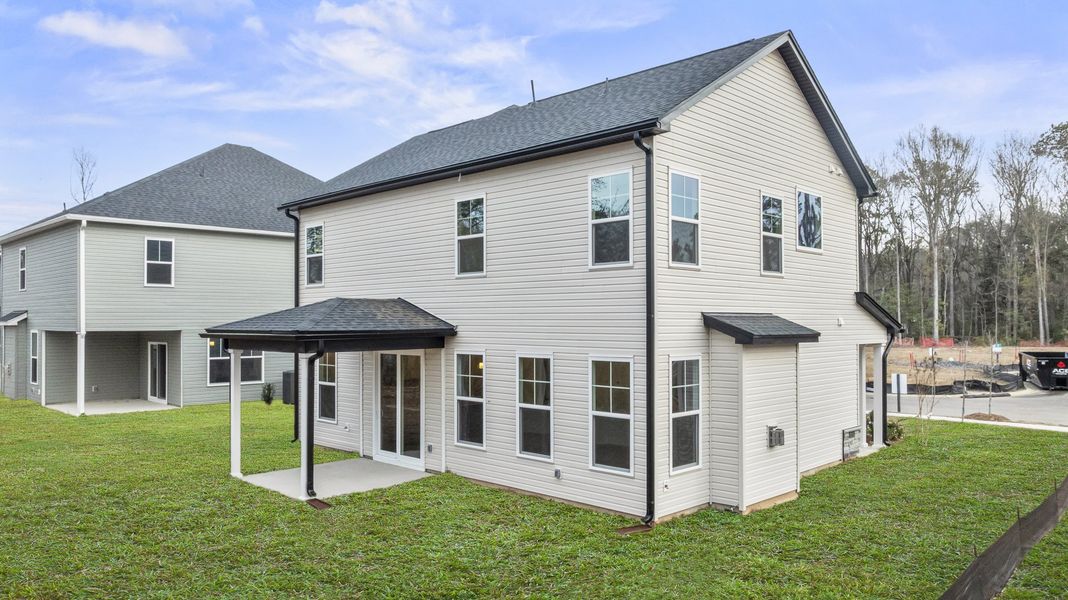 Representative exterior details of a home built from the Ellis by Hunter Quinn Homes in Creek Pointe, Moncks Corner (Image 3).