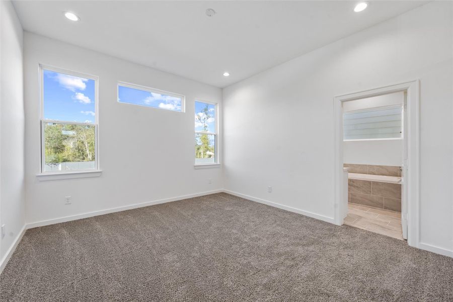 Spacious, unfurnished interior of a new home in Highland Commons, Houston (Image 13).