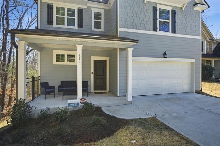 Exterior details and patio area of a home in Tell River, Atlanta (Image 3). Exterior details and patio area of a home in Tell River, Atlanta (Image 3).
