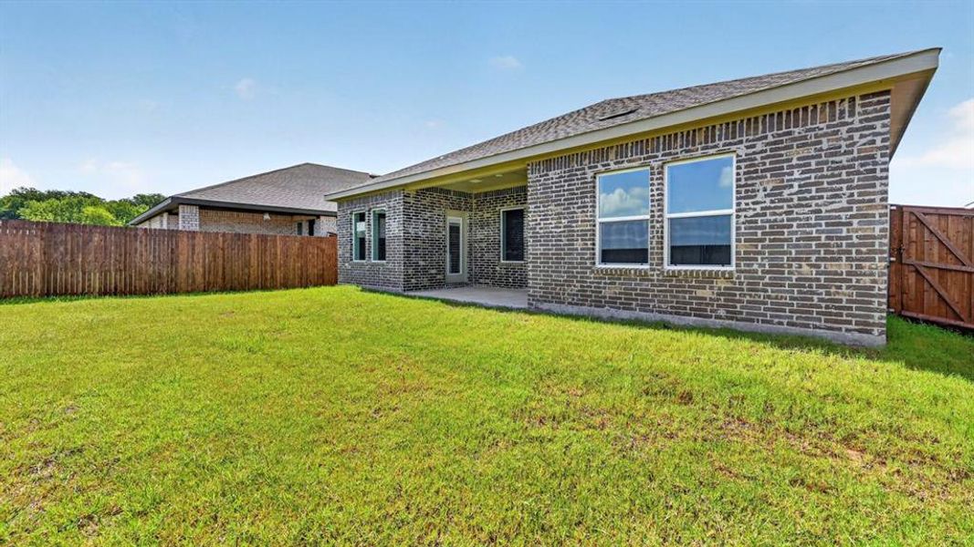 Exterior details and patio area of a home in Sanger Circle, Sanger (Image 3).