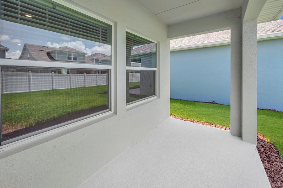 Exterior details and patio area of a home in Eastlyn, Bradenton (Image 4).