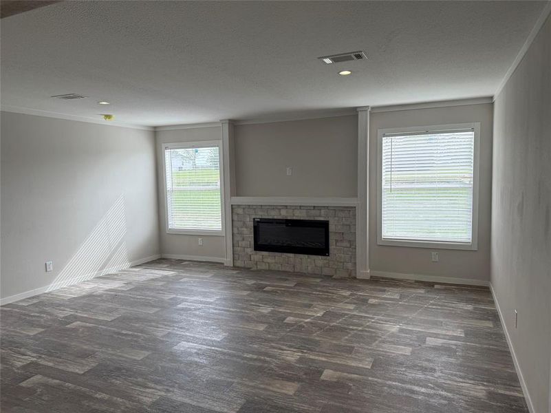 Spacious, unfurnished interior of a new home in , Weatherford (Image 8).