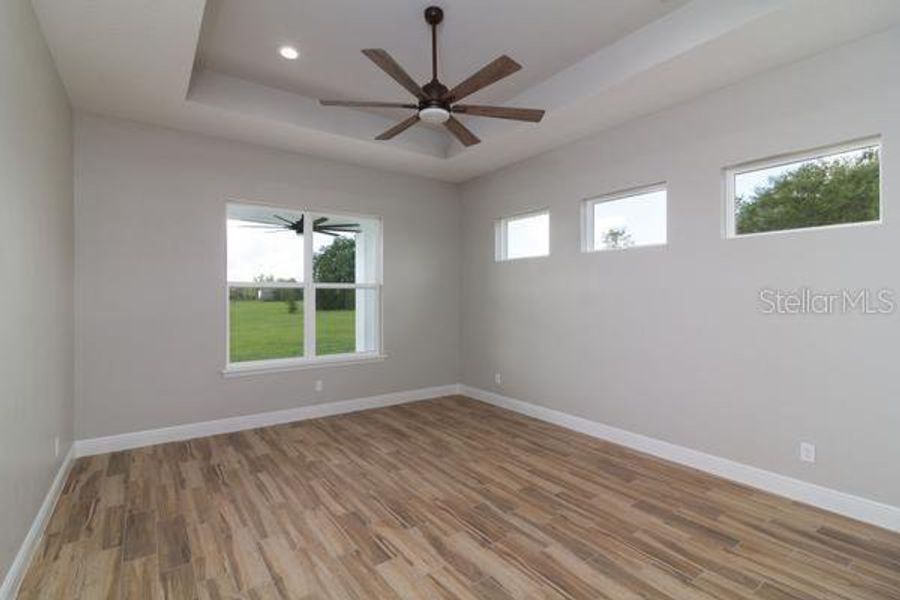 Spacious, unfurnished interior of a new home in , Leesburg (Image 15).