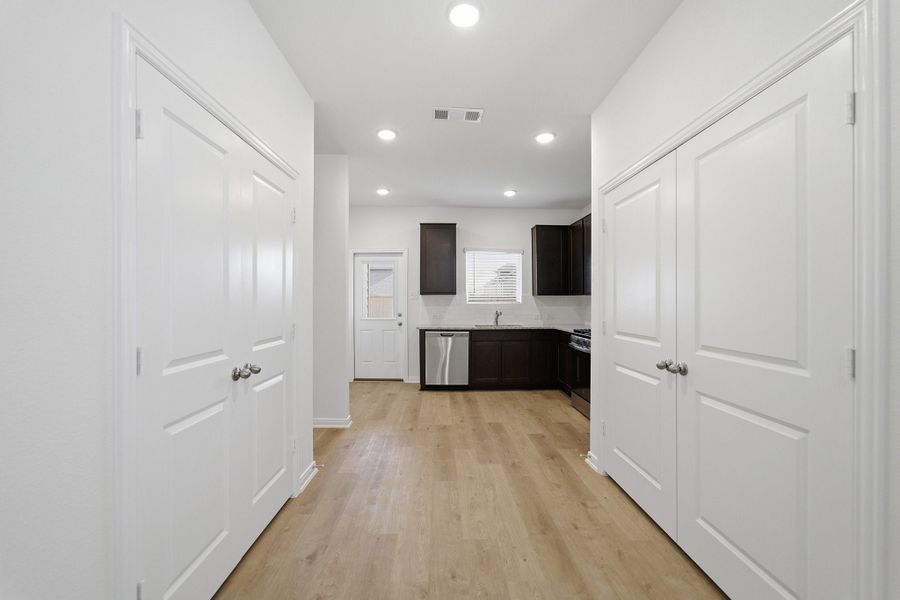Spacious, unfurnished interior of a new home in Westridge, McKinney (Image 42).