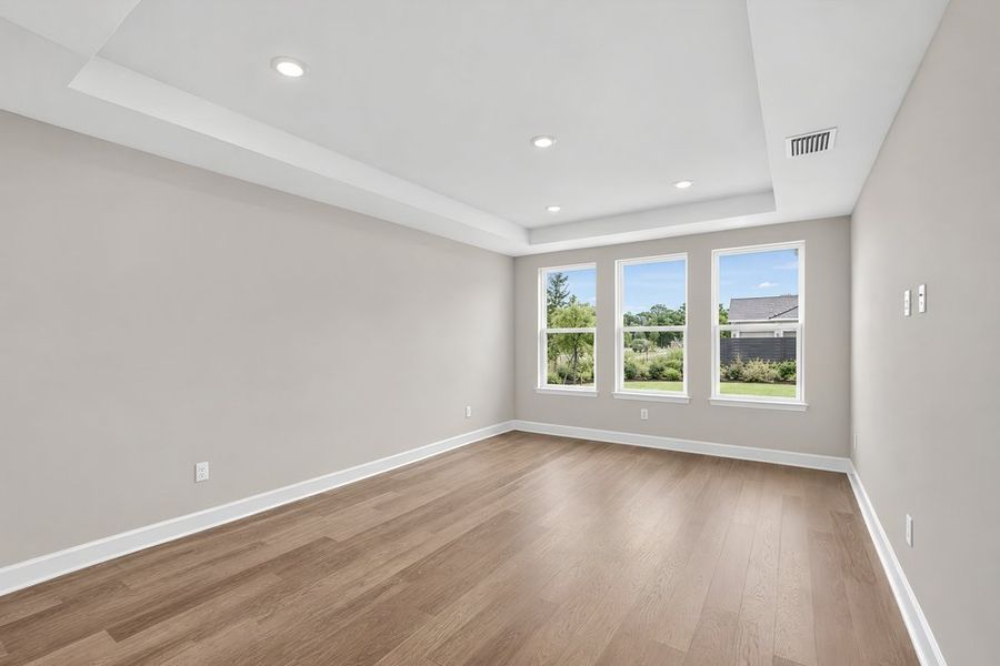 Spacious, unfurnished interior of a new home in Victoria Lakes, Odessa (Image 9).