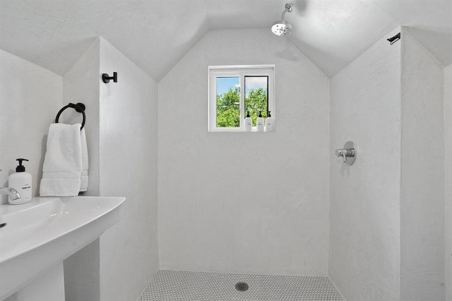 Yes, the entire bathroom has a waterproof finish.