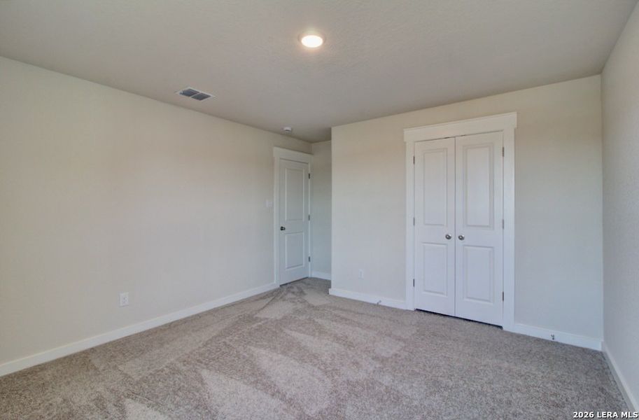Spacious, unfurnished interior of a new home in Cloud Country, New Braunfels (Image 16).