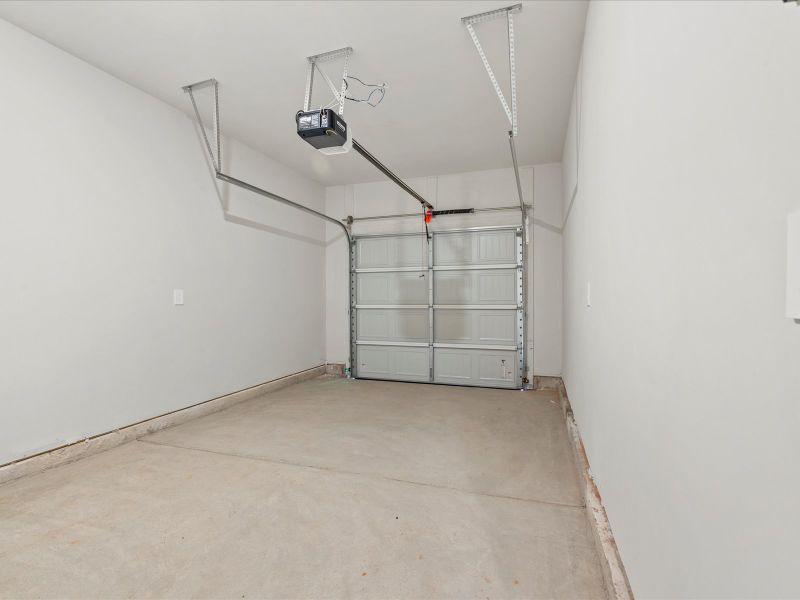 Spacious, unfurnished interior of a new home in Avalon Townes, Lyman (Image 19).