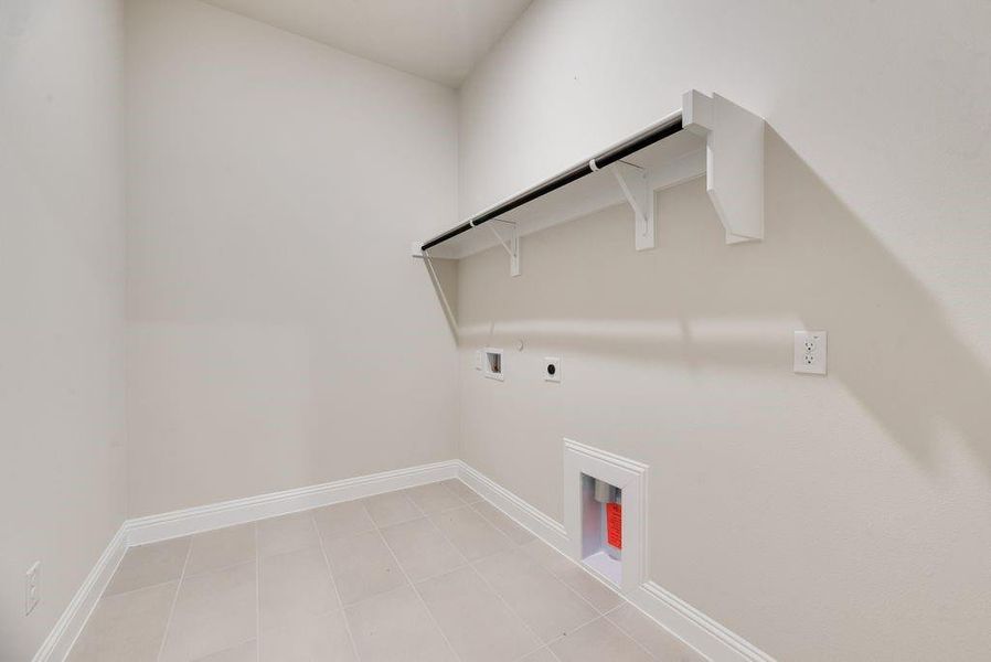 Spacious, unfurnished interior of a new home in Bayside, Rowlett (Image 16).