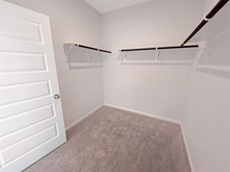 Spacious, unfurnished interior of a new home in , Blue Ridge (Image 9).