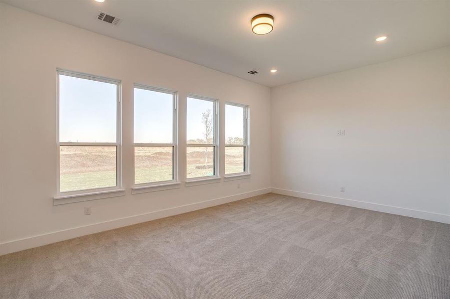 Spacious, unfurnished interior of a new home in Waterfall Ranch, Waxahachie (Image 38).