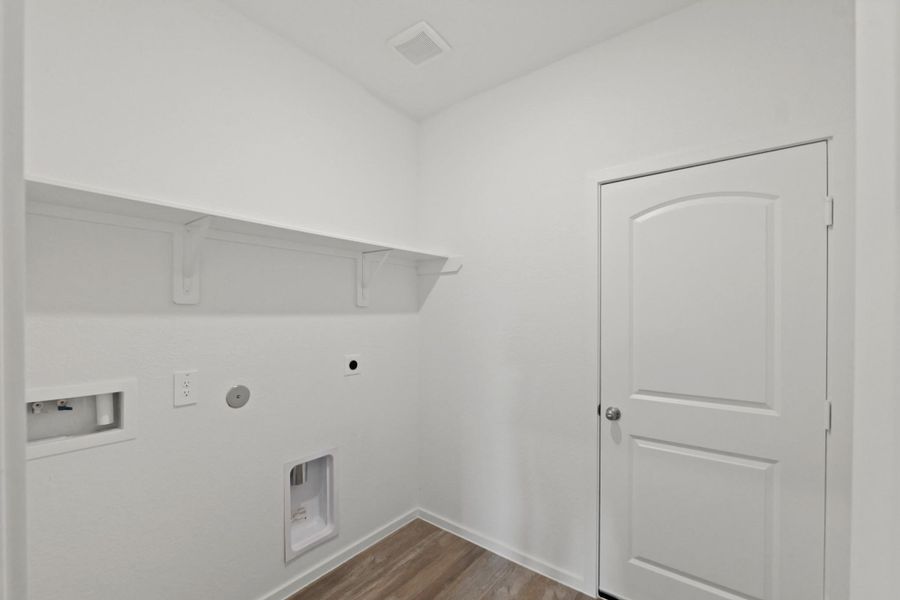 Spacious, unfurnished interior of a new home in Sunterra Lakes, Brookshire (Image 11). Spacious, unfurnished interior of a new home in Sunterra Lakes, Brookshire (Image 11).