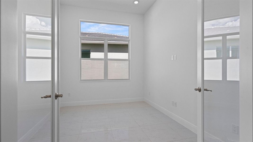 Spacious, unfurnished interior of a new home in , Westlake (Image 16).