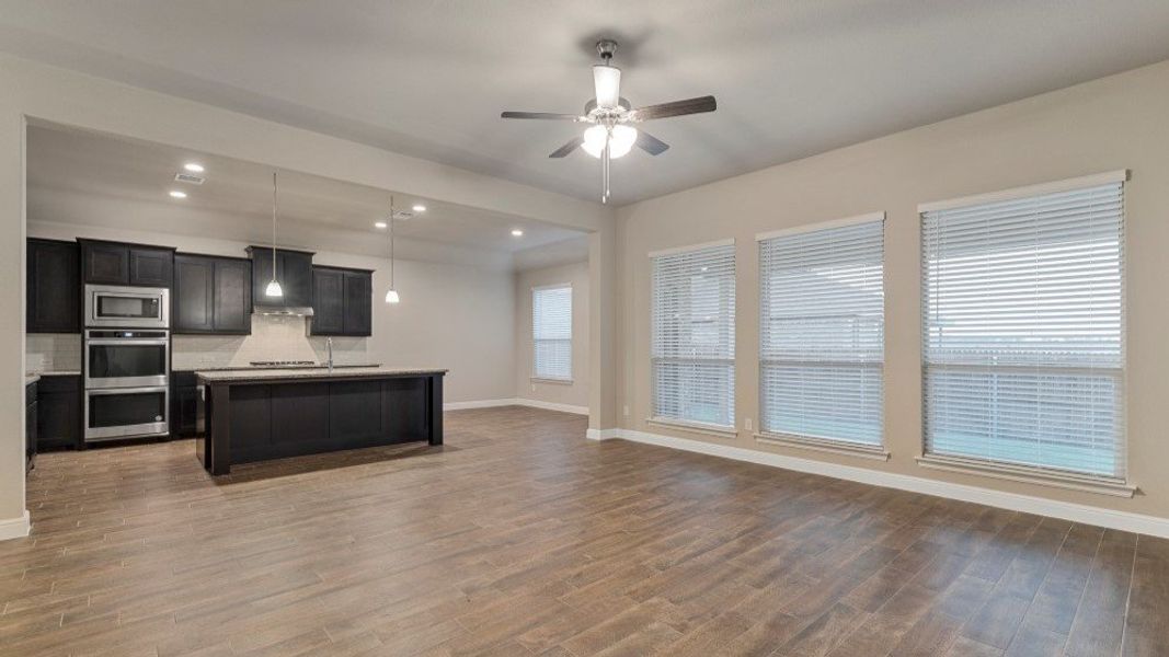 Representative unfurnished interior of a home built from the Guadalupe by D.R. Horton in Eden Ranch, Arlington (Image 18).