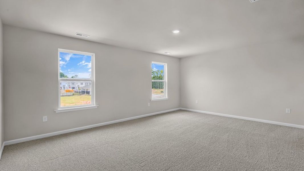 Spacious, unfurnished interior of a new home in Wilson's Ridge, Smithfield (Image 24).