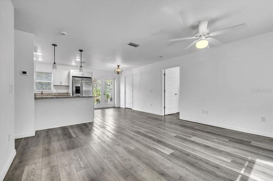 Spacious, unfurnished interior of a new home in , Punta Gorda (Image 29).