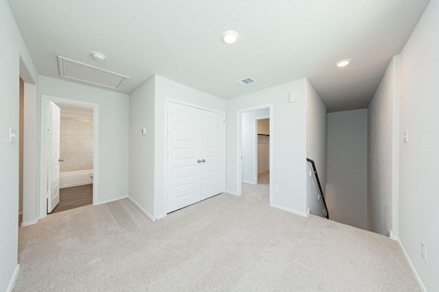 Spacious, unfurnished interior of a new home in Townsend Reserve, Splendora (Image 15).