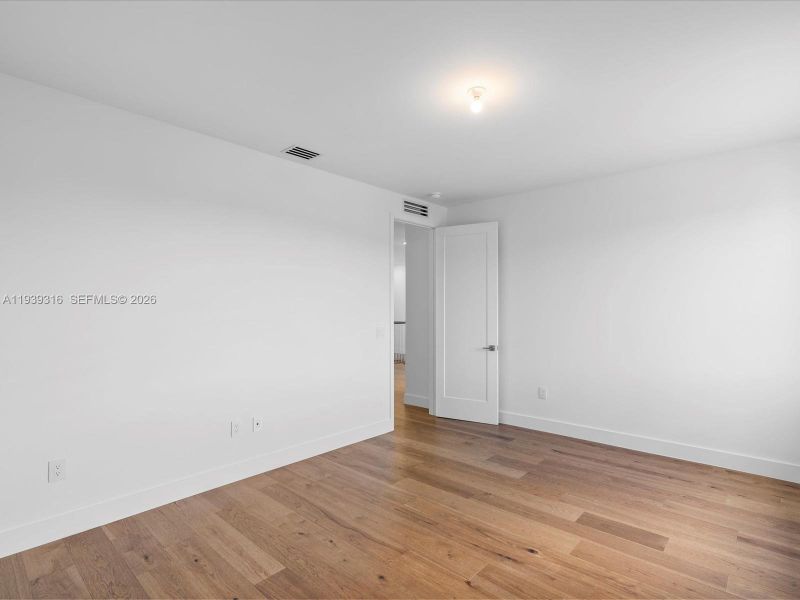 Spacious, unfurnished interior of a new home in , Miami (Image 83).