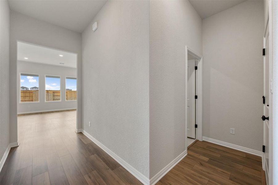 Spacious, unfurnished interior of a new home in Willow Springs, Buda (Image 5). Spacious, unfurnished interior of a new home in Willow Springs, Buda (Image 5).