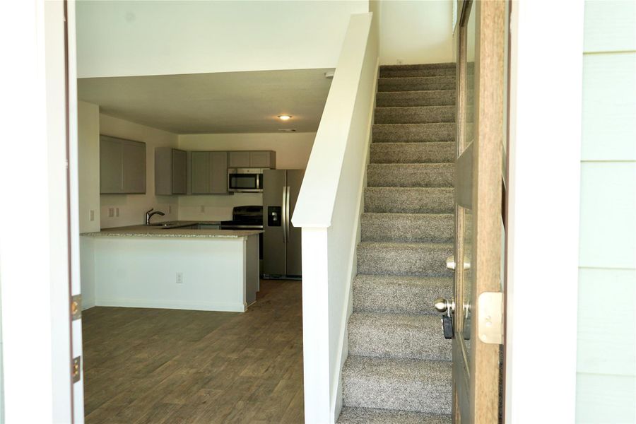 Exterior details and patio area of a home in Marie Village, Conroe (Image 3).