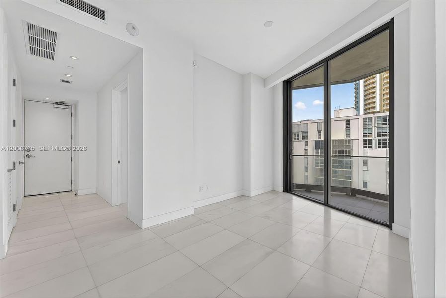 Spacious, unfurnished interior of a new home in , Miami (Image 18).