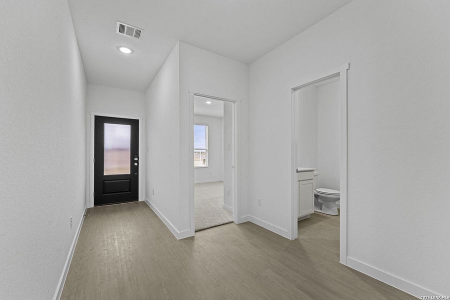 Spacious, unfurnished interior of a new home in Grace Valley, Cibolo (Image 17).