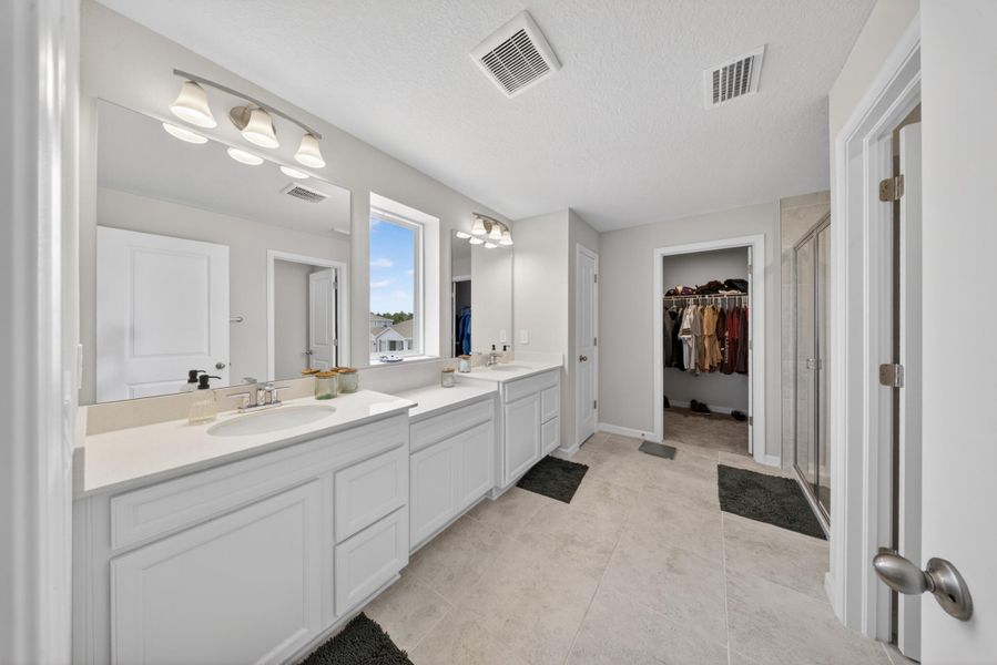 MAIN BATHROOM