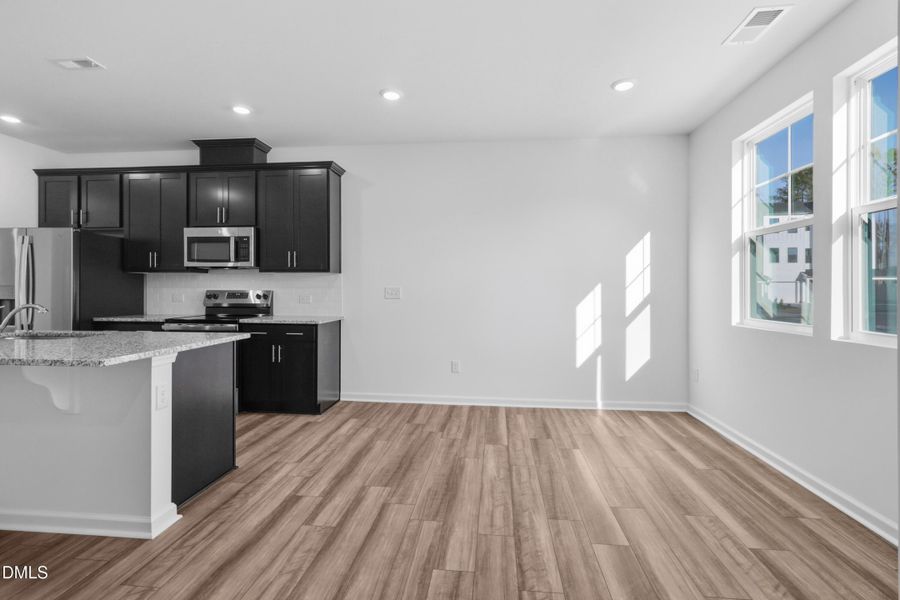 SUN_ElmGrove_Pic_Jackson_QMI_22_Kitchen_