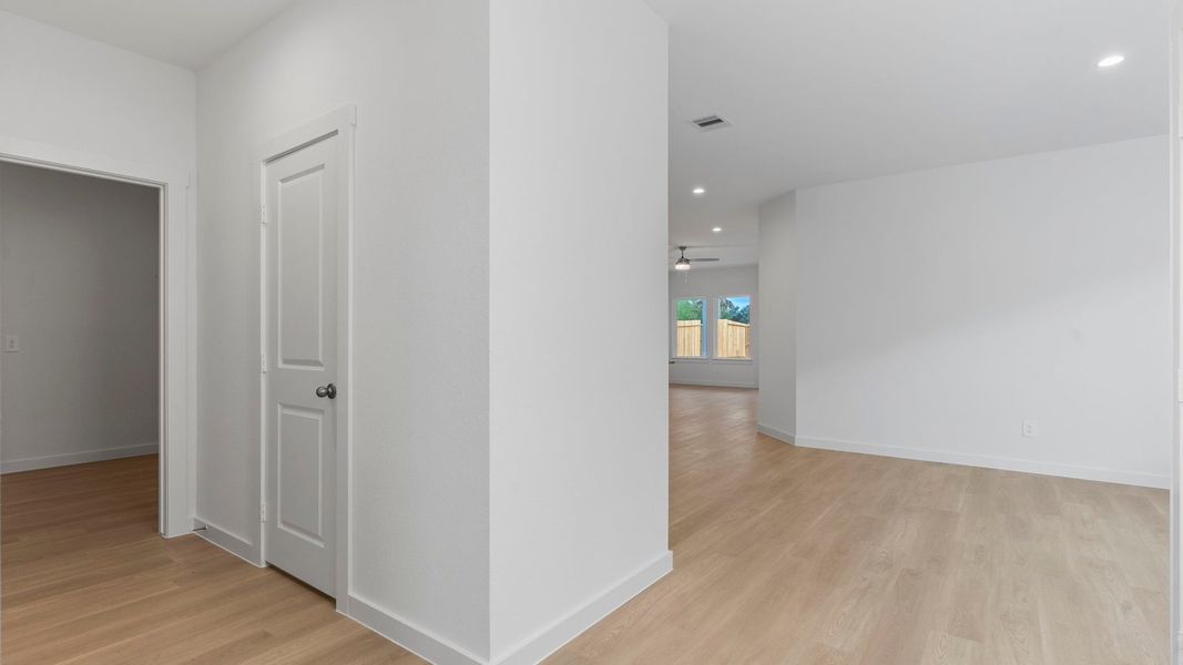 Spacious, unfurnished interior of a new home in Holly Ridge, Rosenberg (Image 15).
