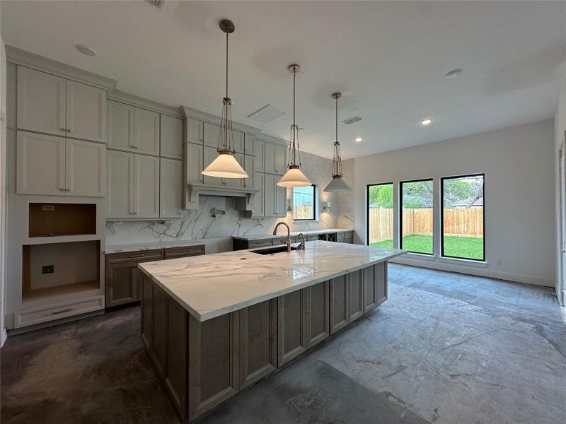 Chef's kitchen with large island. Photo as of 03.05.26.