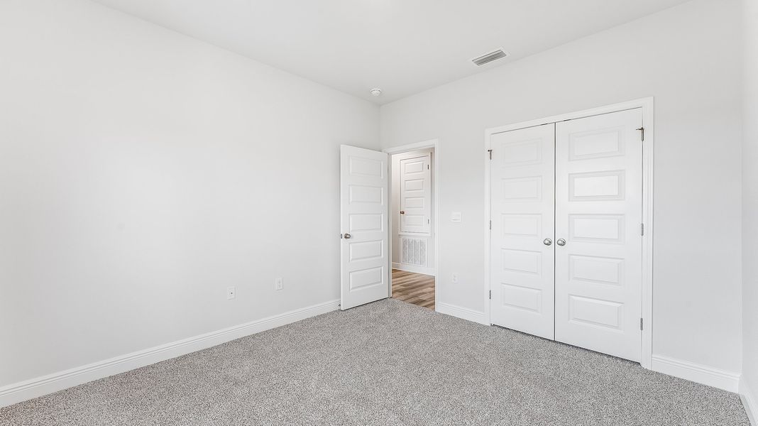 Spacious, unfurnished interior of a new home in Hodges Bayou Plantation, Panama City (Image 21).