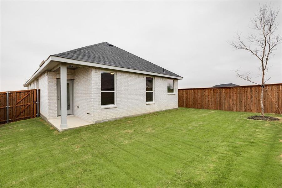 Exterior details and patio area of a home in , Royse City (Image 19).