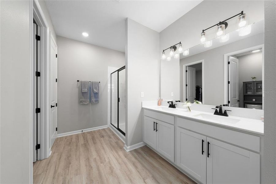 Furnished interior view inside a new home in , Lake Alfred (Image 14).