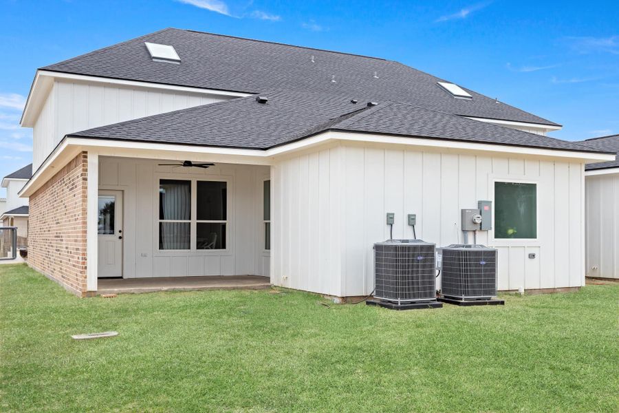 Exterior details and patio area of a home in , Neches (Image 2).