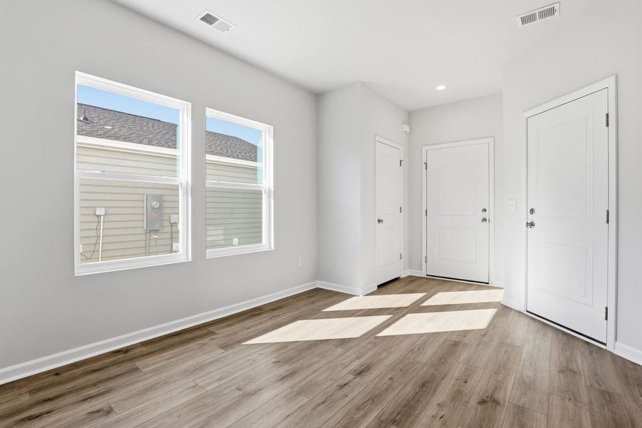 Spacious, unfurnished interior of a new home in Central Creek, Goose Creek (Image 13).