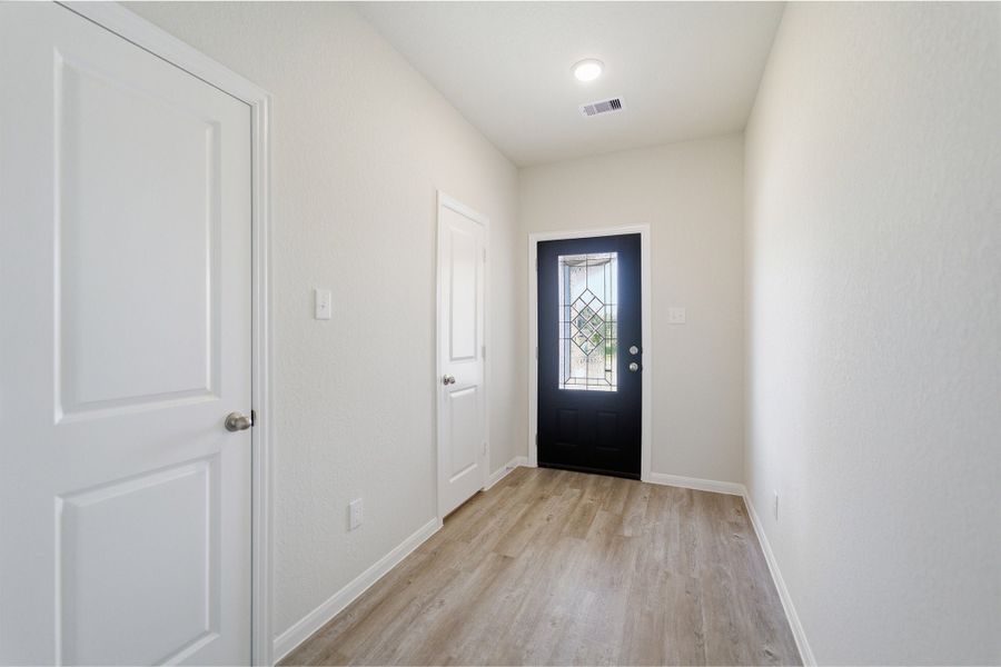 Spacious, unfurnished interior of a new home in The Reserve at Huntsville, Huntsville (Image 17).